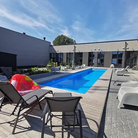 Casa Blanca With Pool Apartment